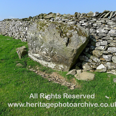 HRS 6619 Norber, Tabular erratic incorporated into drystone wall
