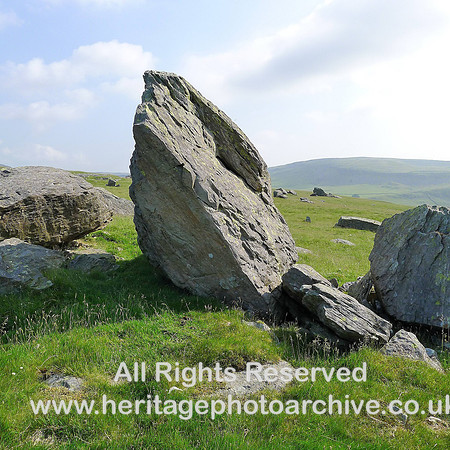 HRS 6637 Norber, Pointed erratic