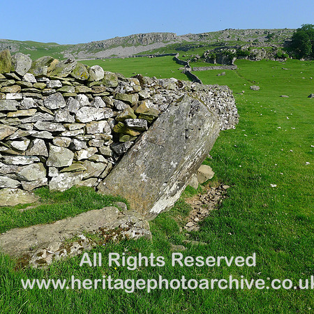 HRS 6618 Norber, Tabular erratic incorporated into drystone wall