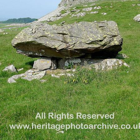 HRS 6625 Norber, Lower block field pedestal erratic