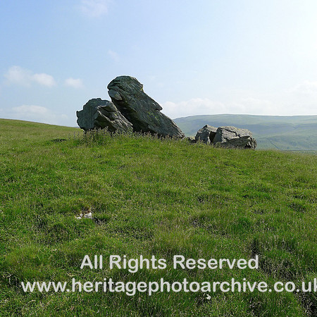 HRS 6661 Norber, Block erratics