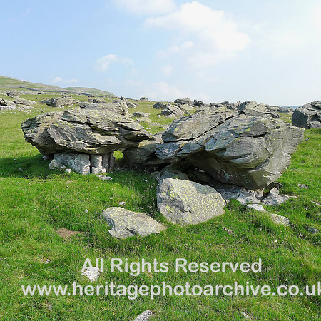 HRS 6633 Norber, Twin erratics