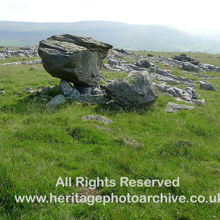 HRS 6655 Norber,  Rived erratic boulder
