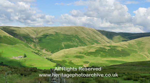 HRS 7502 Howgills, Lune gorge Carlingill farm from west