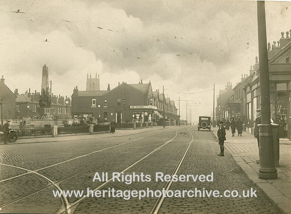 HRS 7449 Radcliffe, War memorial looking south