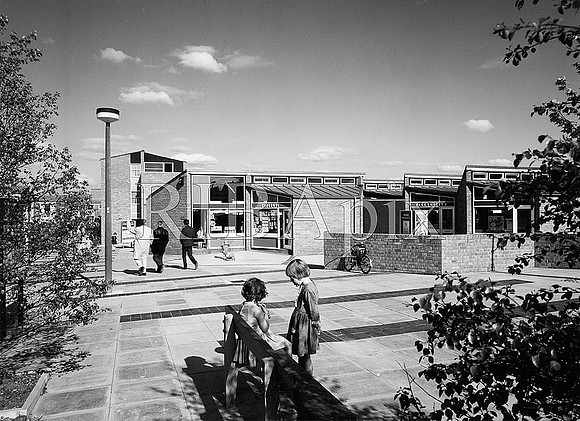 Skelmersdale, shopping centre  RIBA23418