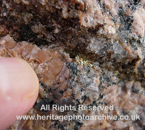 HRS 7405 Shap pink quarry, Chalcopyrite in Shap granite