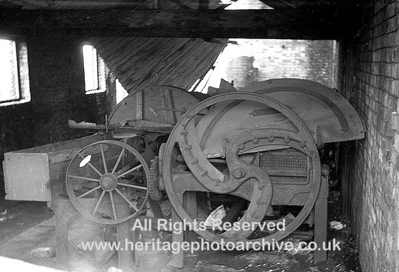 HRS 1859 Radcliffe, Frightman Hillock Farm, machinery 1970s