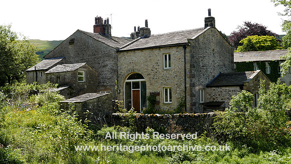 HRS 10968 Arncliffe, building with cart door