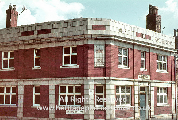 HRS 7123 Radcliffe, Globe Inn c1971