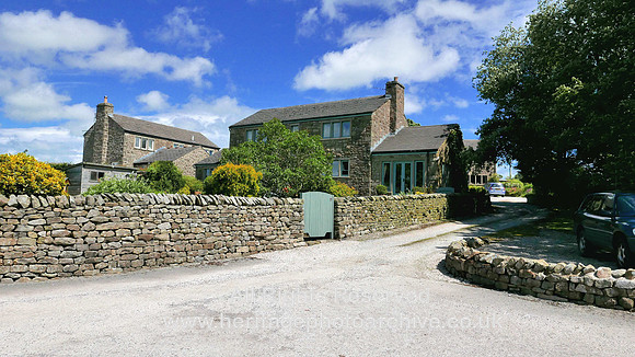 HRS 7952 Lowgill, houses and dry stone wall