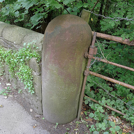 HRS 8087 Sabden, gas retort used as gate stoop
