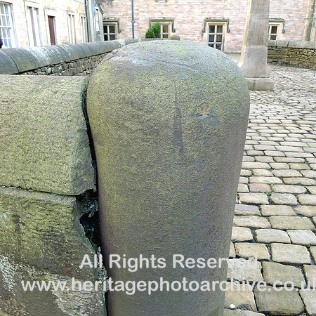 HRS 8256 Stonyhurst courtyard cast iron retort