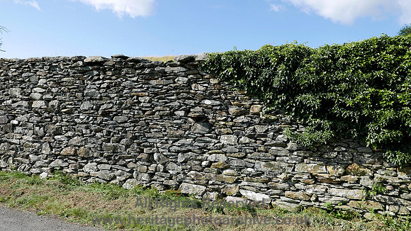 HRS 8279 Ayside, support wall for meadow