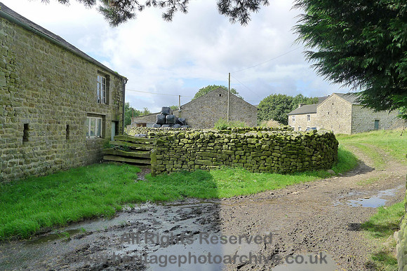 HRS 8330 Tarnbrook, animal enclosure, barn and sleepers L1160729