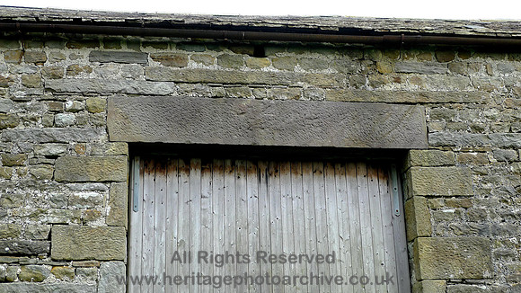 HRS 8352 Tarnbrook, Spreet Clough east barn lintel detail L1160751