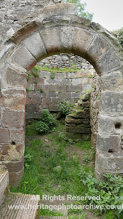 HRS 8382 Mallerstang, Pendragon Castle interior arch L7700168