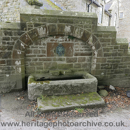 HRS 8420 Abbeystead, water trough L7700188
