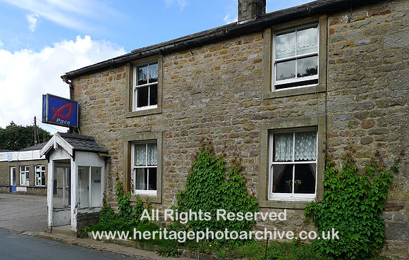 HRS 8429 Dunsop Bridge, house next to garage L1160822