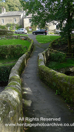 HRS 8483 Clapham, foot bridge