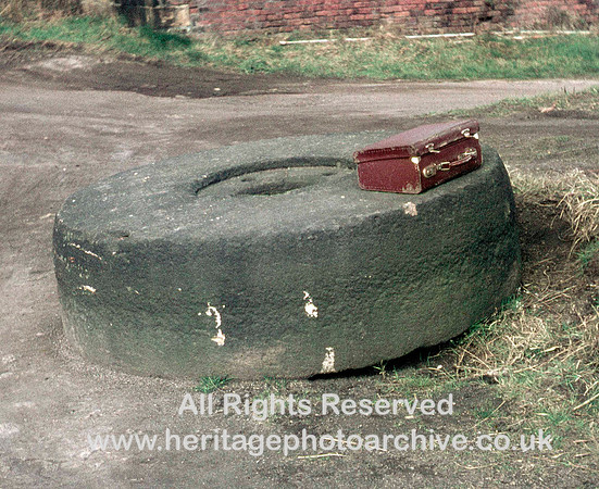 HRS 302 MBBC, Millstone on canalside Hinds, Bury 1971