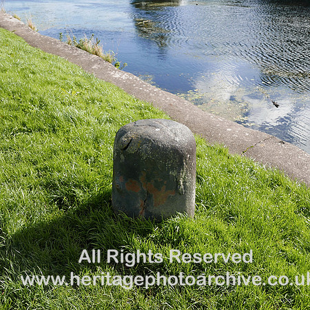 HRS 8567 Ulverston Canal, Canal Foot cast iron mooring bollard 2017