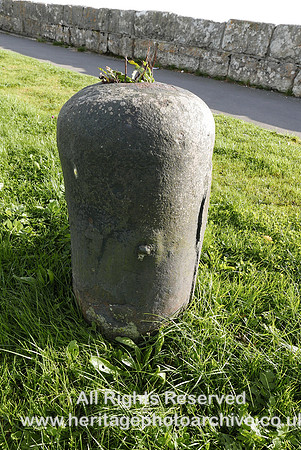 HRS 8577 Ulverston, near Canal Foot, Cast Iron mooring bollard 2017