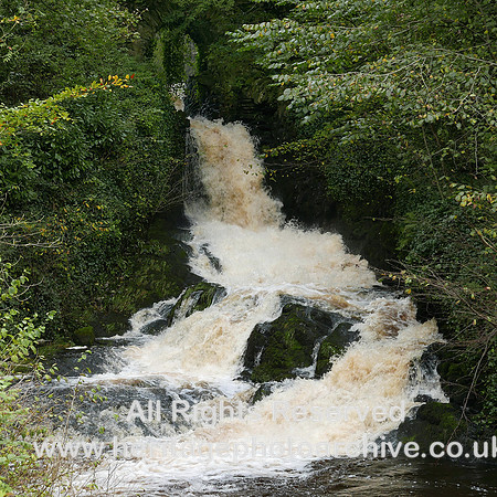 HRS 8621 Clapham, main waterfall above village L7700520