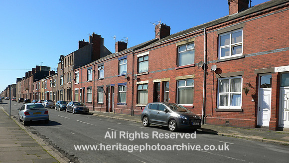 HRS 8891 Barrow, terraced housing near Holker street L1130711