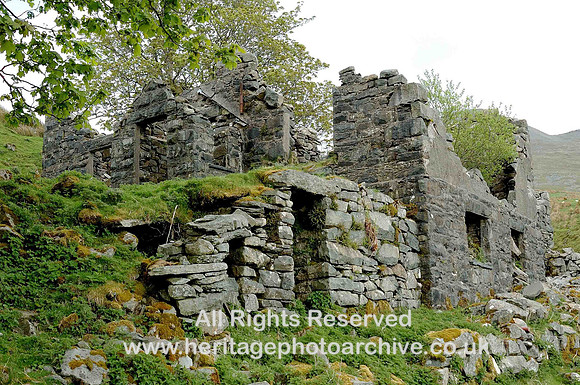 HRS 595 Arenig, Amnodd Wen farm buildings