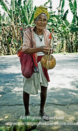 HRS 960 Assam, street musician 1995