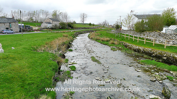 HRS 8977 Maulds Meaburn, village showing layout and dry stone walls L1150329