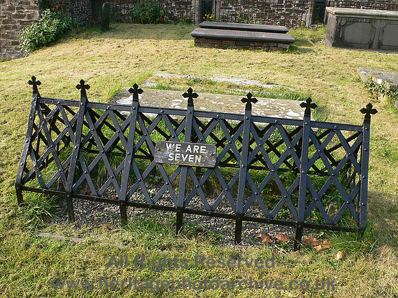HRS 203 We are seven grave, Conwy