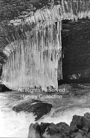 Backbarrow bridge, Wall of ice caused by waterfall spray