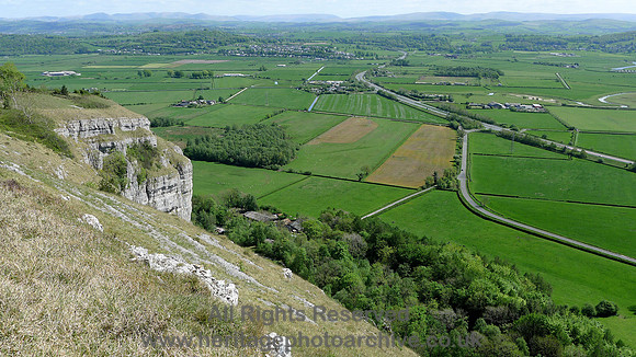 HRS 9095 Whitbarrow cliffs looking towards Levens L1130400