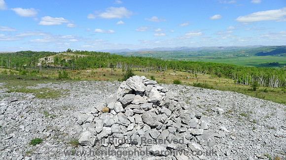 HRS 9096 Whitbarrow, cairn above Raven's Crag east side L1130407