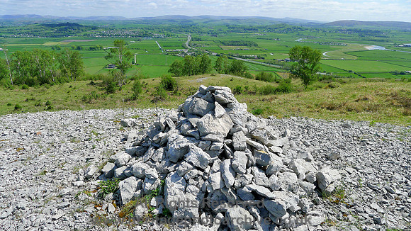 HRS 9097 Whitbarrow, cairn looking towards Levens L1130408
