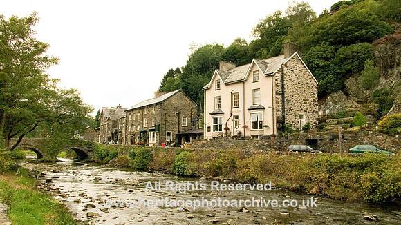 HRS 640 Beddgelert bridge and buildings