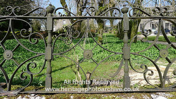 HRS 9242 Orton, Wrought iron railings