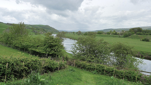 HRS 9264 Crook of Lune looking towards Ingleborough L1170451