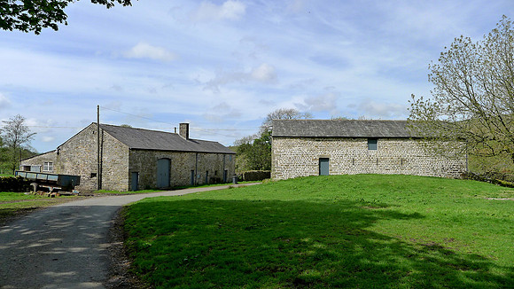 HRS 9314 Tarnbrook, the two barns L1170415
