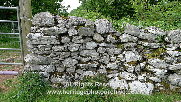 HRS 9413 Little Urswick Crags, Dimples Hole Lane, dry stone wall L1170578