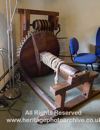 HRS 9640 Crosthwaite corn mill, stone raising crane  L1180211