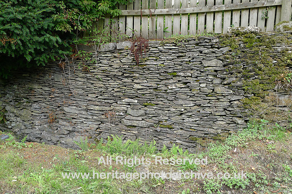 HRS 9646 Crosthwaite corn mill, dry stone support wall above feeder L1180218
