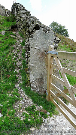 HRS 9674 High Tilberthwaite, gate stoop L1180416
