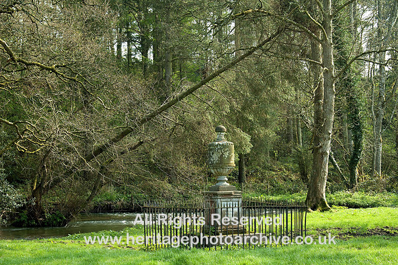 HRS 5535 Dr Johnson's Monument, Denbigh 2005