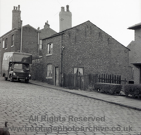 HRS 9936 Radcliffe, Railway Street van 1959168