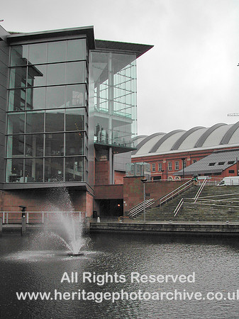 HRS 9944 MSJc Central station and Bridgewater concert hall fountain 2004