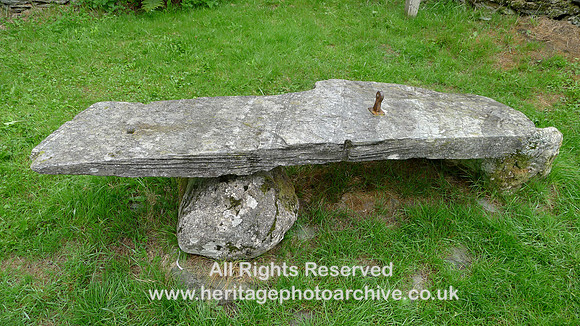 HRS 9550 Stephenson Ground, stone gate stoop L1170984