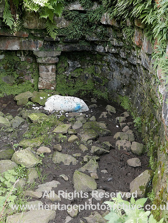 HRS 10686 Garsdale, Faw Moor, lime kiln interior 2020 L7750641